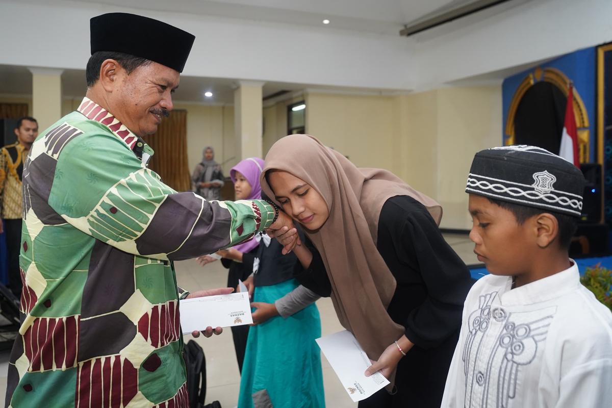 Foto utama berita: Sampaikan Santunan Baznas Bagi Anak Yatim, Wali Kota : Semoga Berkah Untuk Semua