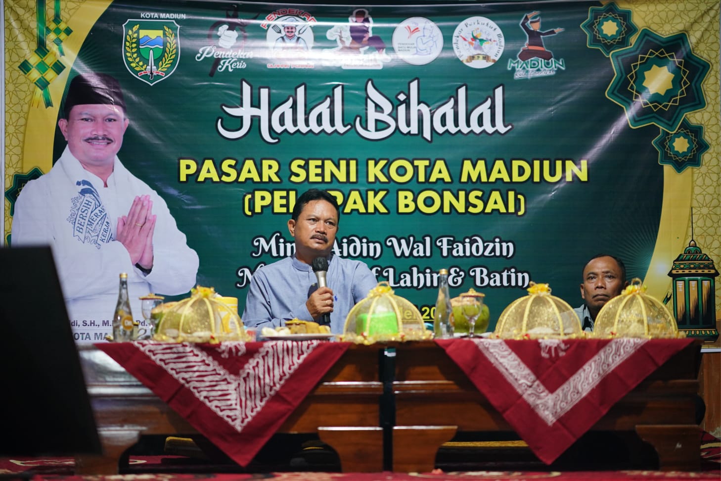 Foto 2 dari 10: Hadiri Halal Bihalal Pasar Seni Tawangrejo, Wali Kota Imbau Pedagang Jaga Kerukunan