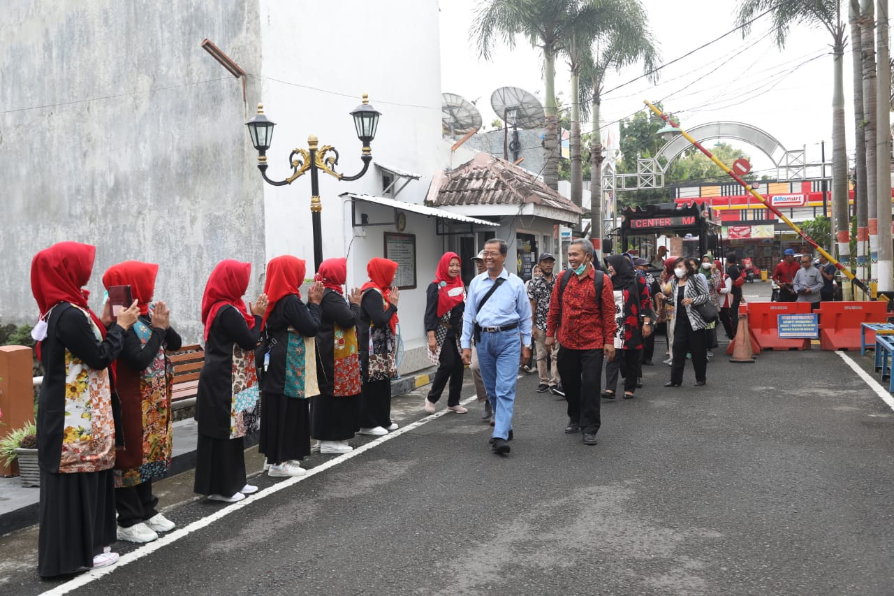 Foto 11 dari 14: Siap Menuju Kelurahan Berseri, Lima Kelurahan Di Kota Madiun Studi Banding Ke Banjarejo