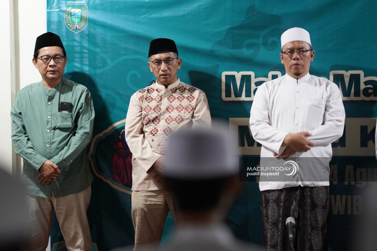Foto 16 dari 33: Kesenian Klasik Gembrungan Hidupkan Malam Manggulan Grebeg Maulud Kota Pendekar