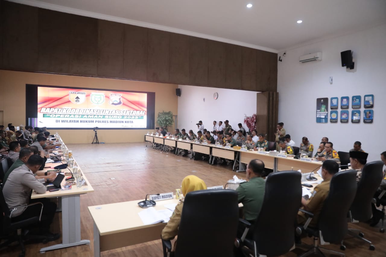 Foto 2 dari 15: Rakor Lintas Sektoral OPS Aman Suro, Wali Kota: Harus Komitmen Jaga Keamanan