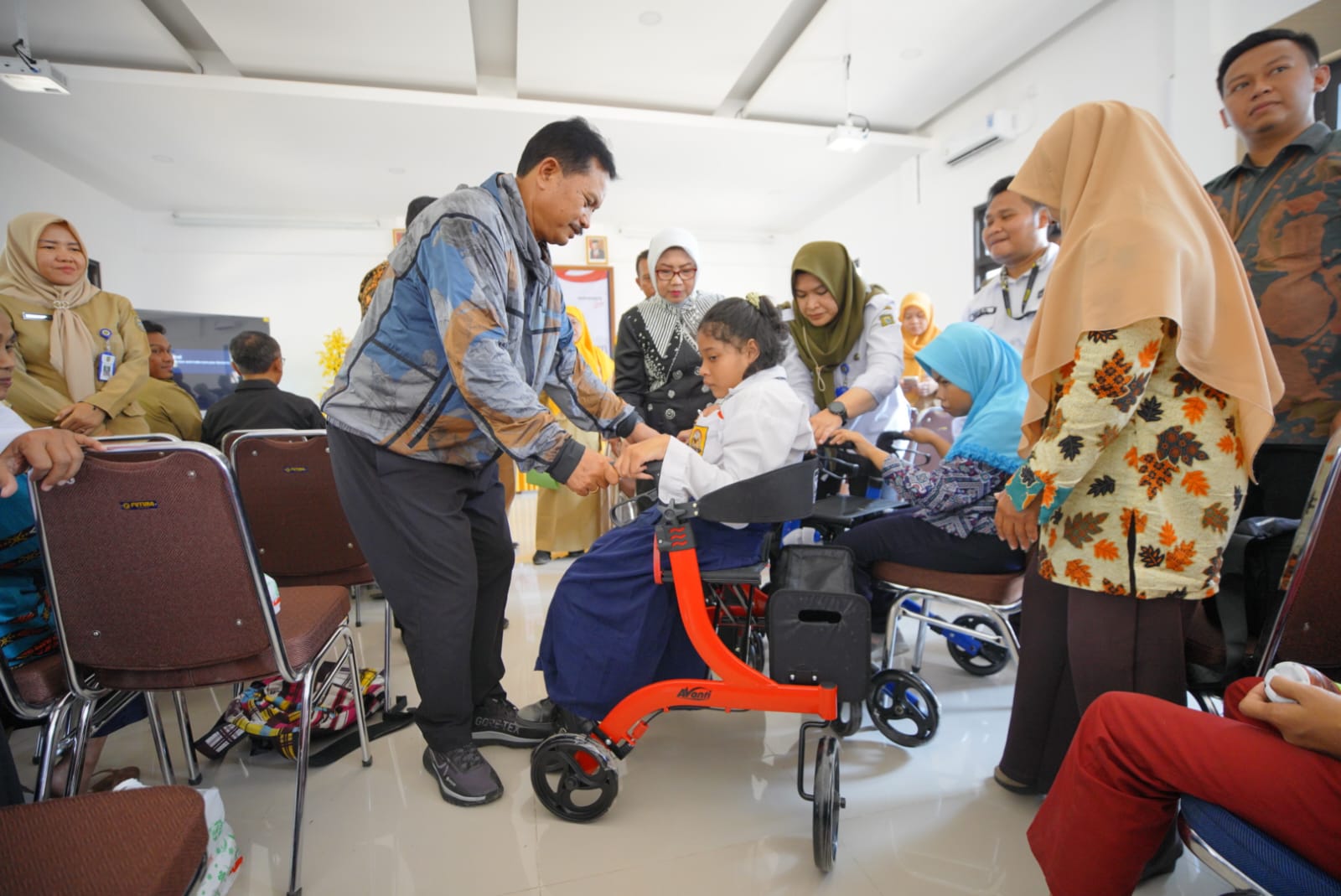 Foto 5 dari 7: Dapat Bantuan Kemensos RI, Ada Terapi Wicara, Okupasi, dan Fisioterapi Gratis di Kota Madiun