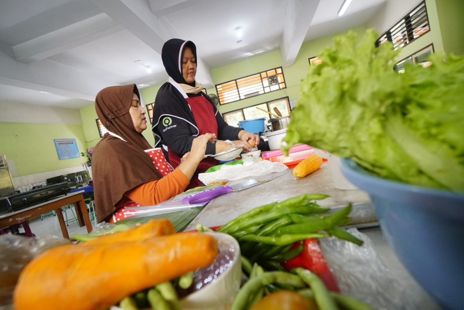 Foto 1 dari 11: Tambah Skill Driver Ojol Perempuan, Dinsos PPPA Gelar Pelatihan Memasak