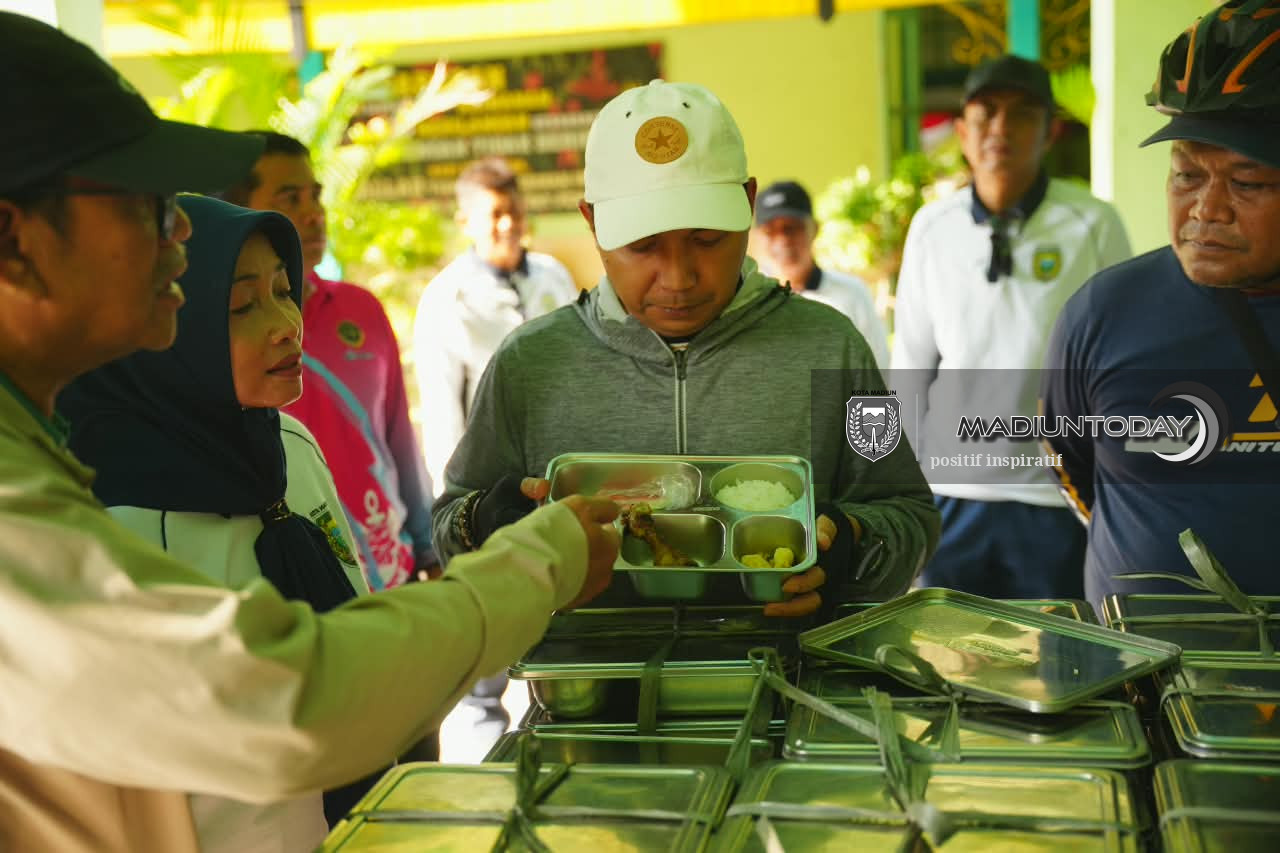 Foto 2 dari 16: Gowes Keliling Kota, Plt Wali Kota Madiun Pantau Kebersihan hingga Kondisi Sekolah