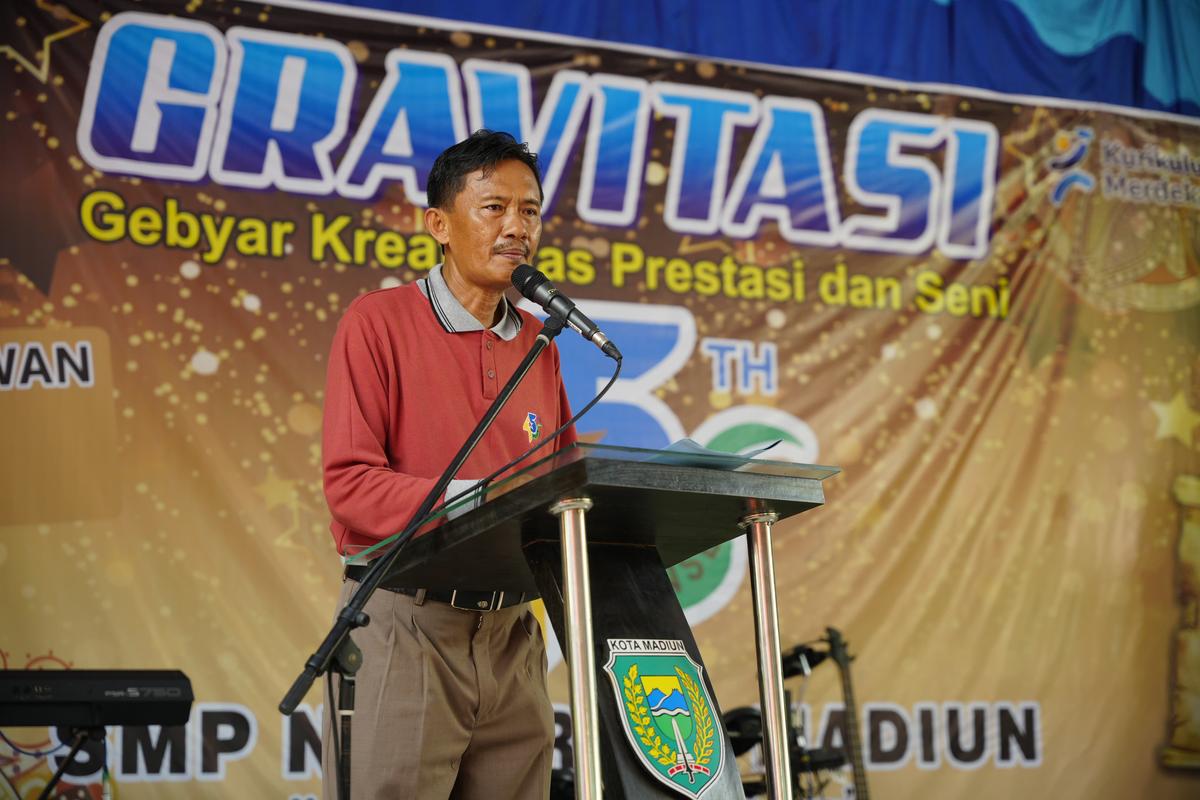 Foto 5 dari 8: Hadiri Peringatan HUT SMPN 11, Wali Kota Harap Makin Berprestasi