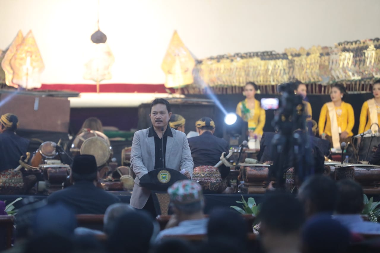 Foto 12 dari 13: Pagelaran Wayang Kulit Tutup Madiun Festival 2023, Wali Kota Sampaikan Apresiasi Pada Masyarakat Kota
