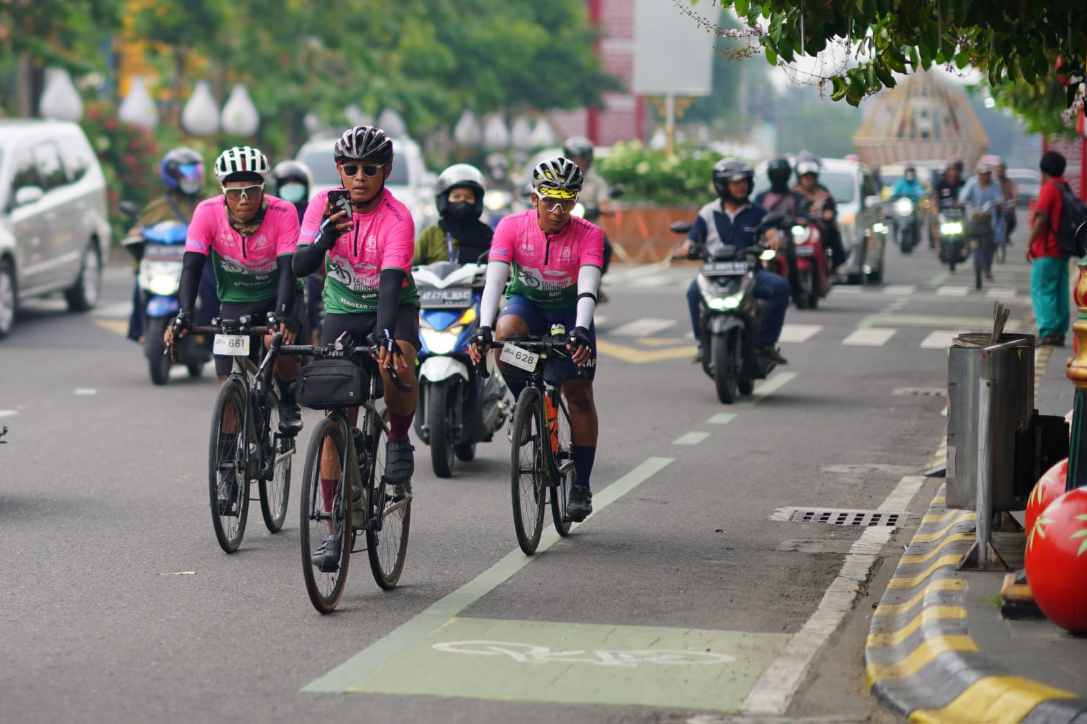 Foto 3 dari 10: PSC Jadi Checkpoint Pertama East Java Journey 2023, Azrul Ananda : Ini Salah Satu Pusat Kota Favorit Saya…