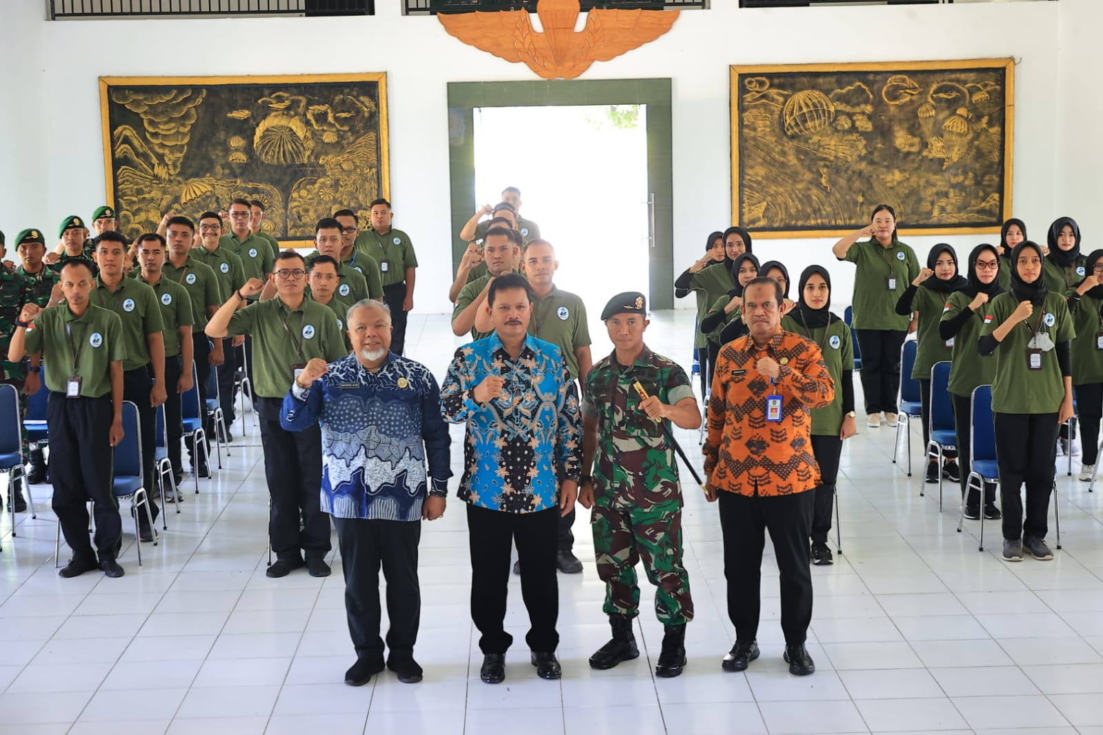 Foto 9 dari 9: Tingkatkan Kedisiplinan, PDAM Gelar Pembinaan Pegawai Bersama Batalyon Infanteri 501