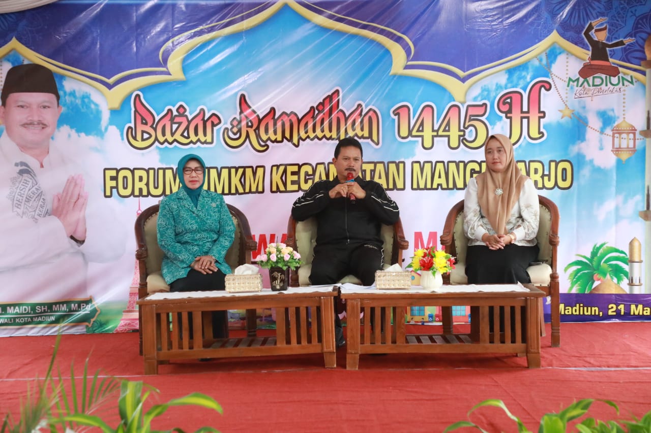 Foto 8 dari 13: Buka Bazar Ramadan Kecamatan Manguharjo, Wali Kota: Ramadan Semua Harus Bahagia