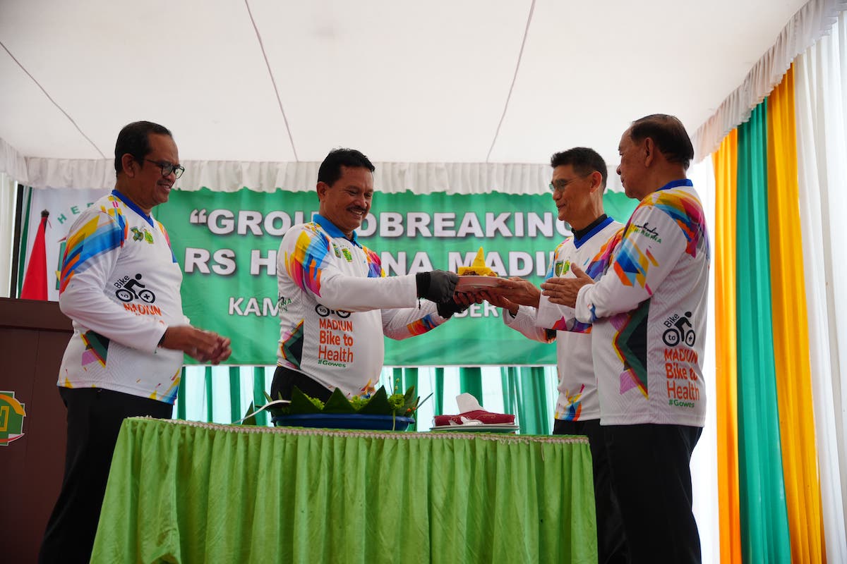 Foto 4 dari 8: Peletakan Batu Pertama RS Hermina, Kota Madiun: Fasilitas Kesehatan di Kota Madiun Makin Banyak Pilihan