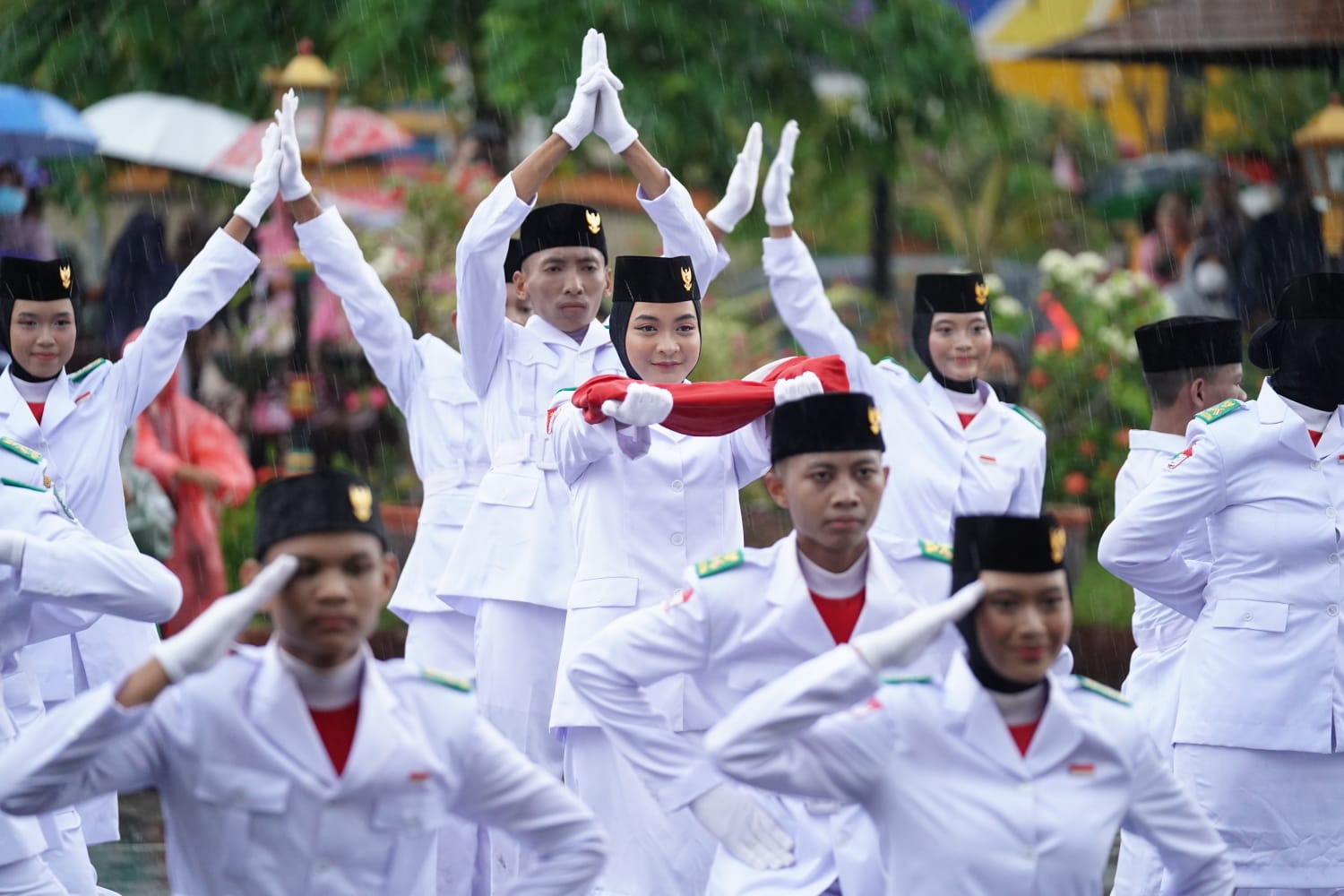 Foto 9 dari 10: Parade Senja Kembali Tersaji, Kali Ini Tim SMPN 4 dan MAN 2 Kota Madiun yang Unjuk Gigi