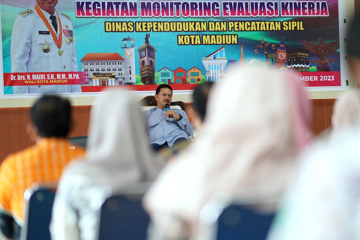 Foto 1 dari 9: Hadiri Kegiatan Monev Kinerja di Dispendukcapil, Wali Kota Harap Pelayanan Optimal
