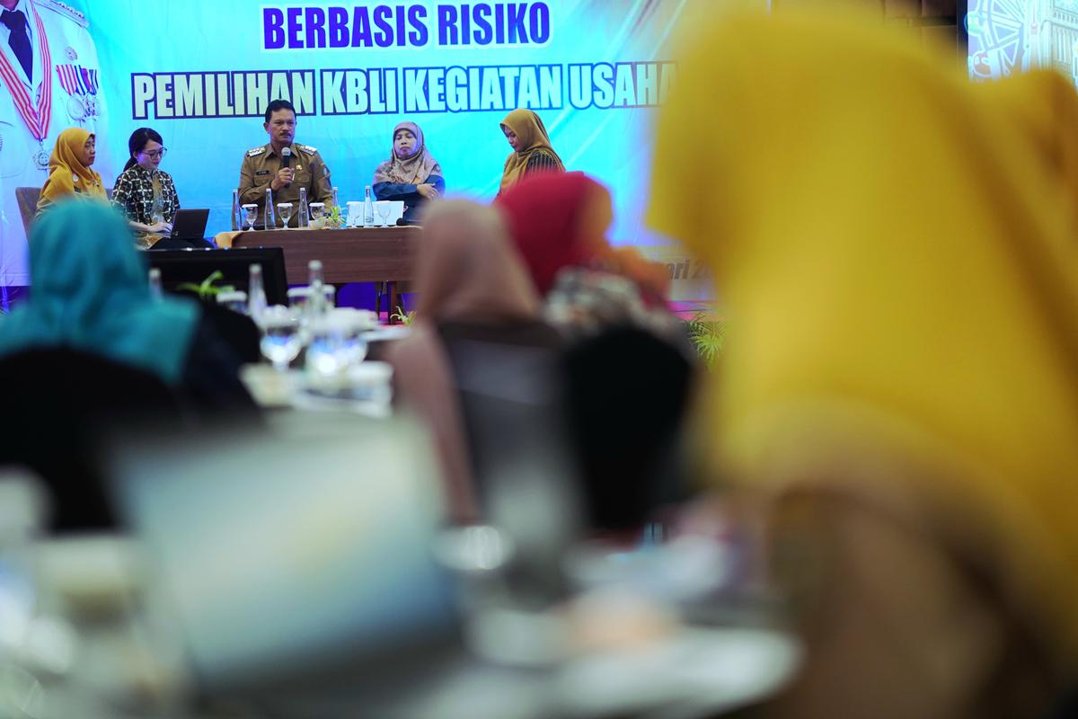 Foto 2 dari 9: Gelar Sosialisasi Implementasi Perizinan Berusaha, Wali Kota Pesan Pengusaha Harus Paham Hak dan Tanggung Jawab