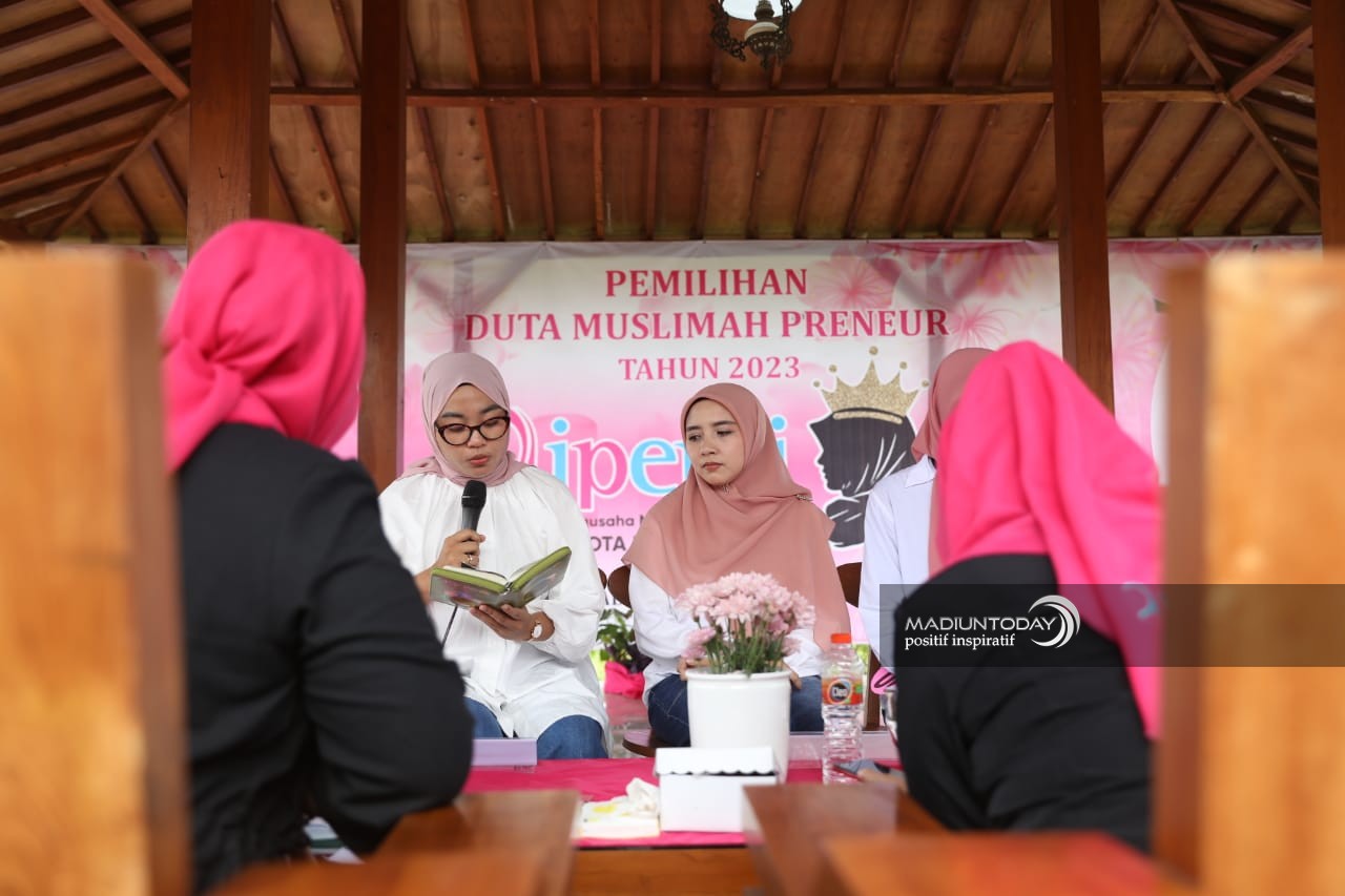 Foto 6 dari 17: Dorong Peningkatan Usaha Syariah, IPEMI Kota Madiun Gelar Pemilihan Duta Muslimah Preneur 2023