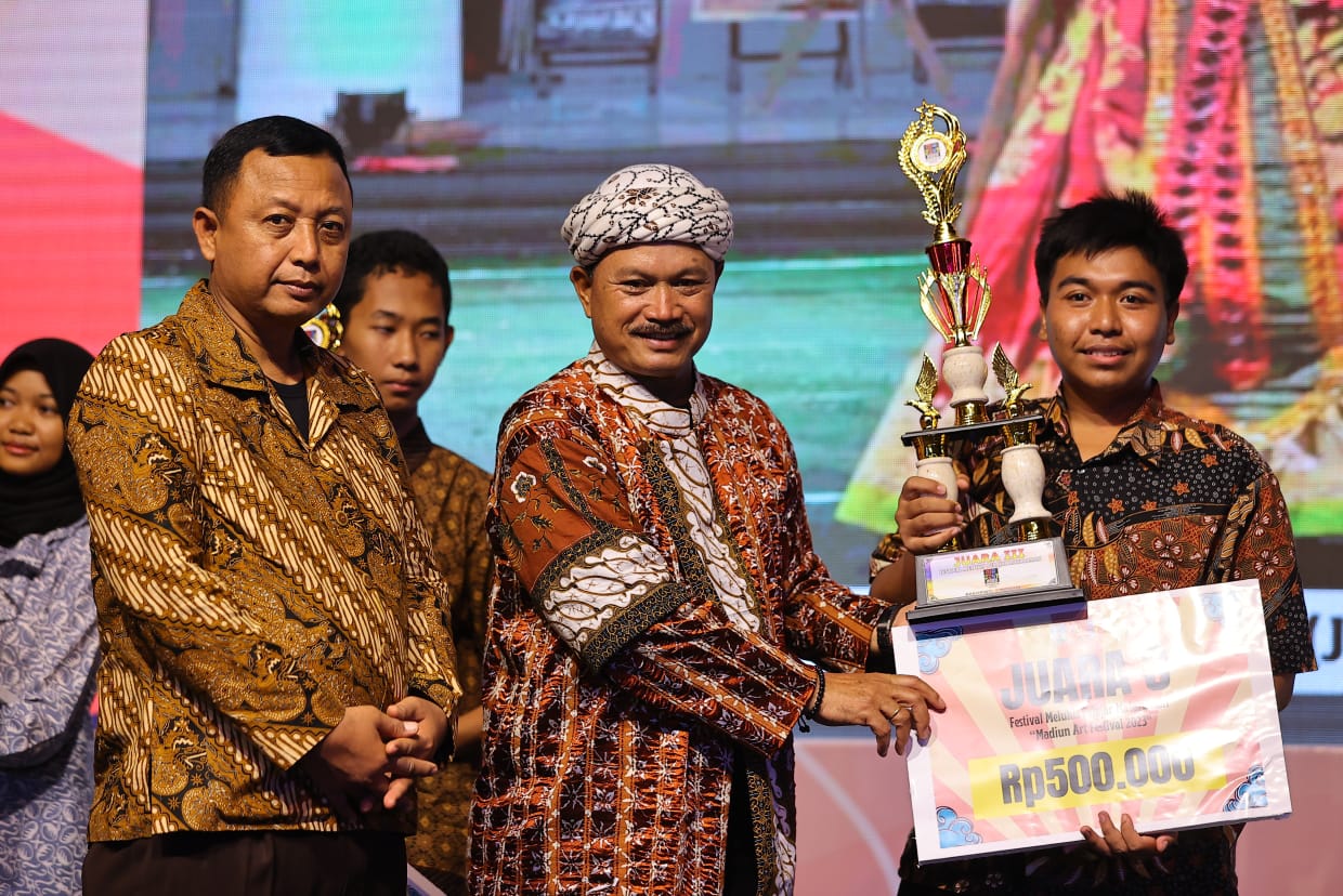 Foto 2 dari 9: Wali Kota Apresiasi Malam Puncak Mataraman Art Festival 2023