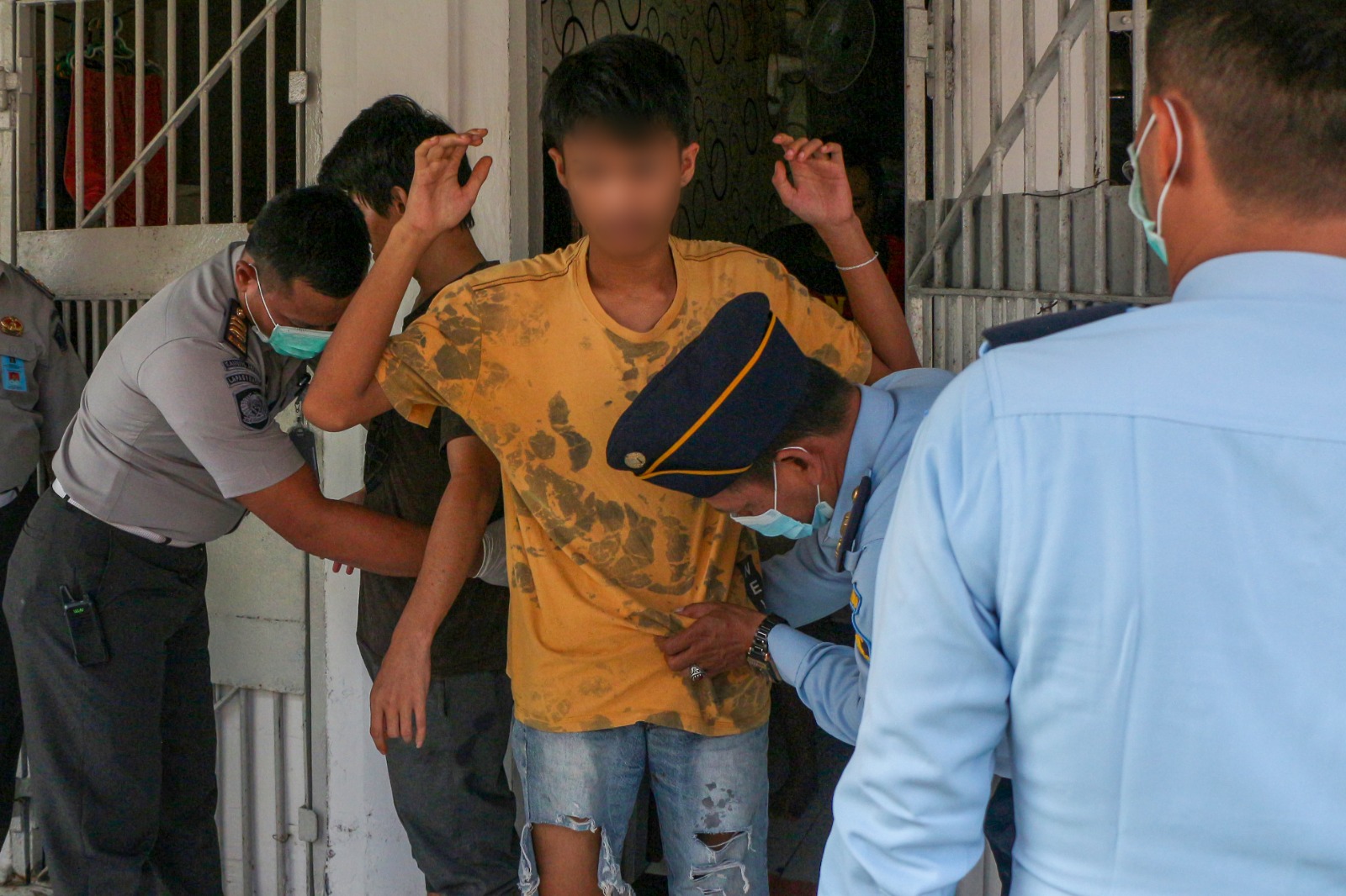 Foto 1 dari 4: Wujudkan Zero Halinar, Lapas Kelas I Madiun Gelar Sidak Dan Tes Urine Bagi Warga Binaan