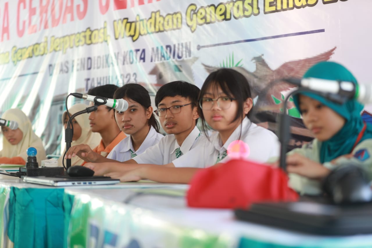 Foto 5 dari 8: Adu Akademik Lewat Cerdas Cermat, SPENDA Juarai LCC Tingkat Kota