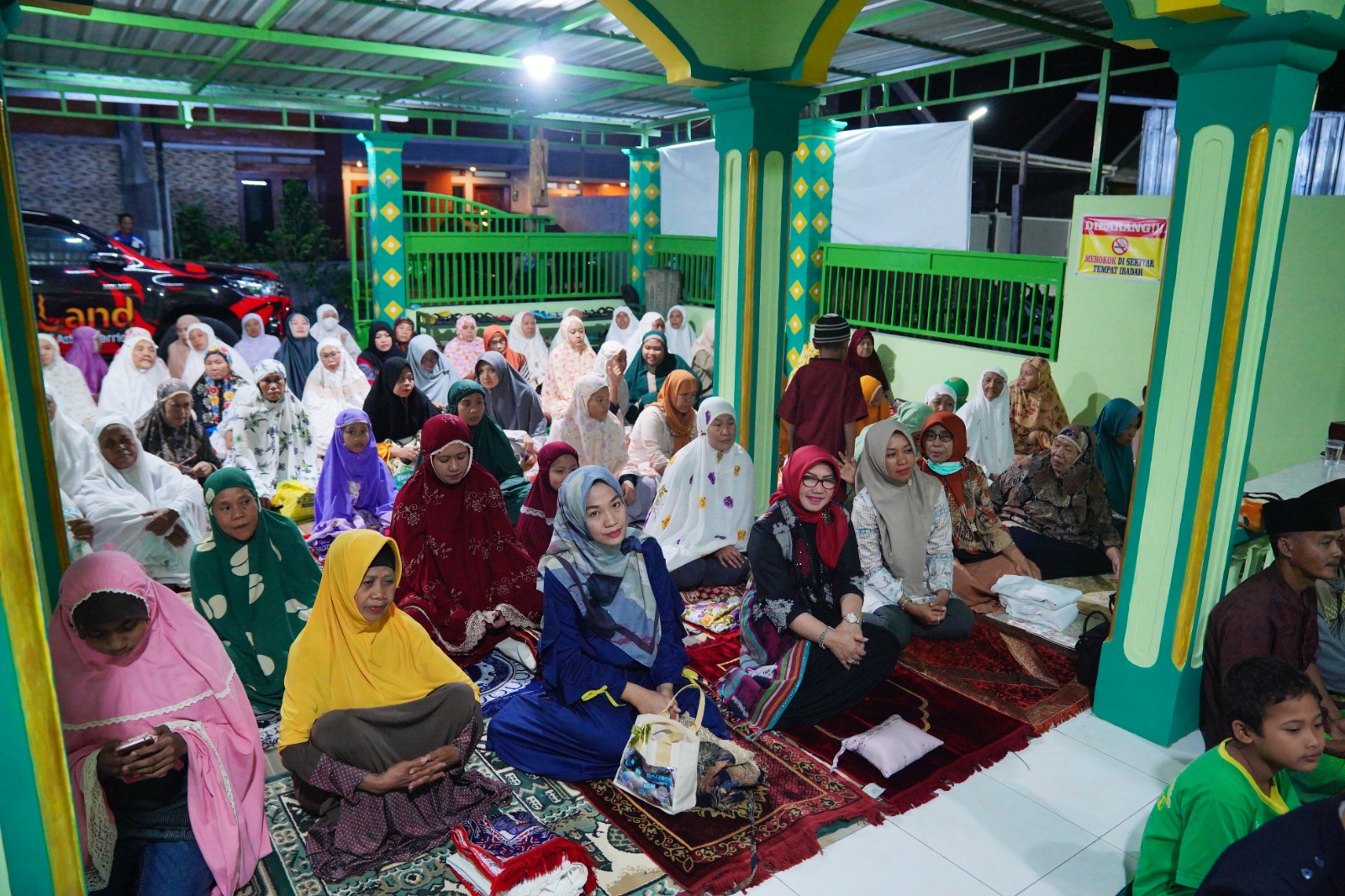 Foto 9 dari 10: Salat Isya dan Tarawih Safari Ramadan di Masjid Al Ifaqoh, Wali Kota Ajak Warga Tingkatkan Ibadah