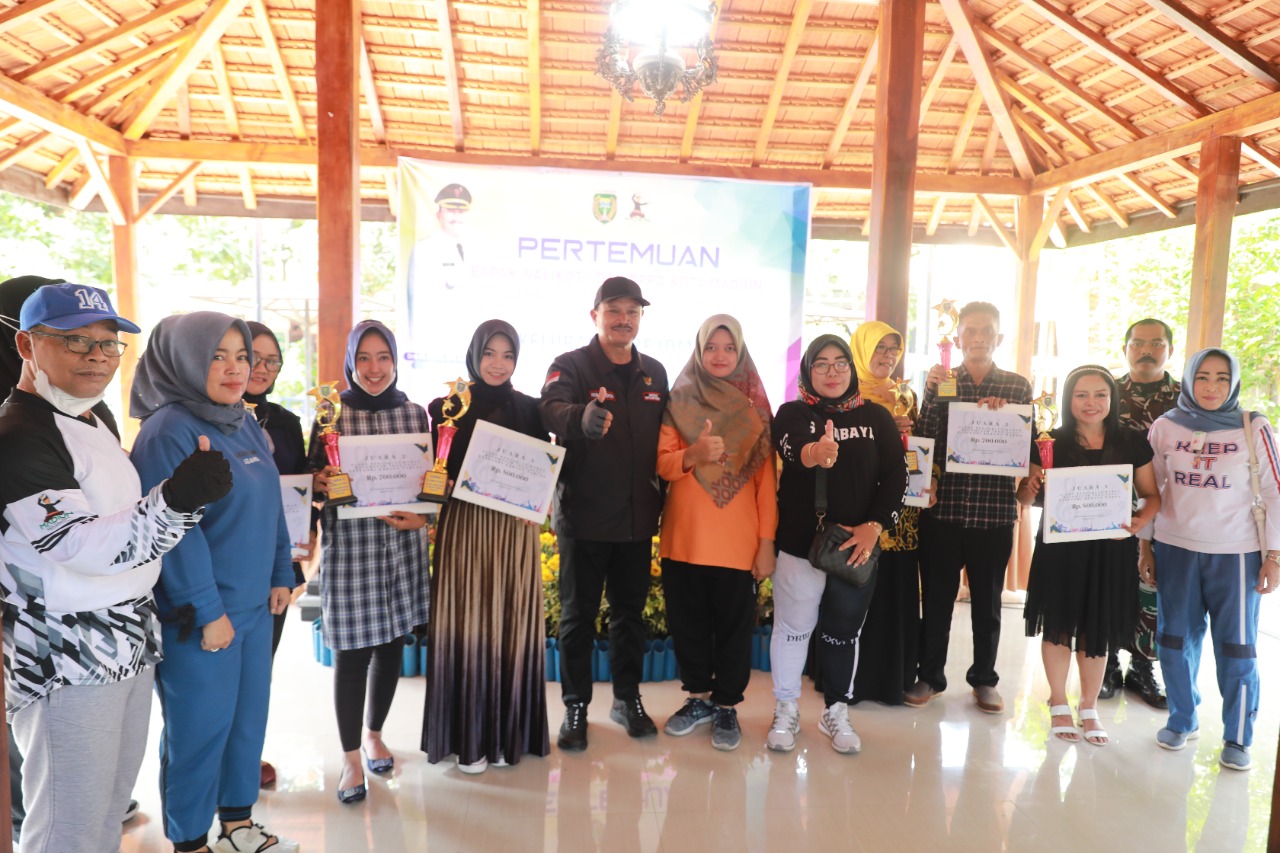 Foto 12 dari 15: Gowes Tiga Kelurahan, Wali Kota Serahkan Penghargaan Lomba Idol Hingga Cek Pembangunan Kota