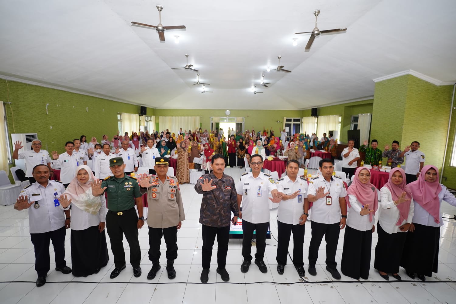 Foto 10 dari 10: Gelar Cangkrukan dan Halal Bihalal Bersama, Wali Kota Harap Kerukunan dan Keamanan Kota Tetap Terjaga