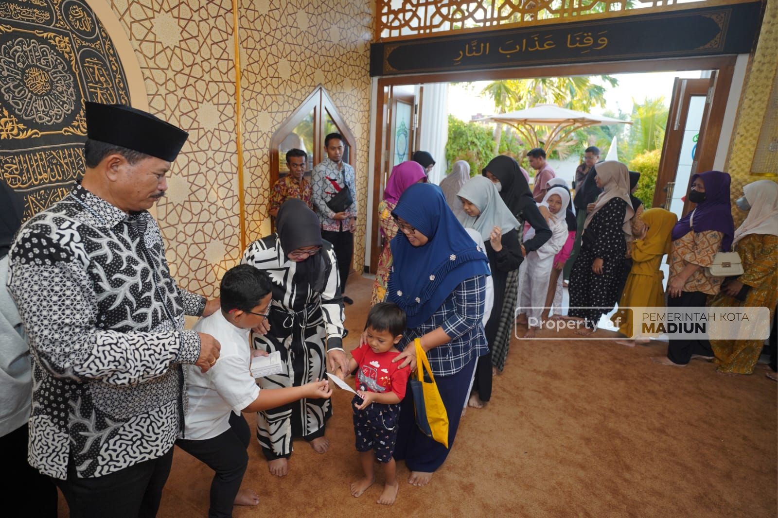 Foto 5 dari 9: Santuni Anak Yatim Piatu, Wali Kota Harap Beri Manfaat Bagi Kehidupan