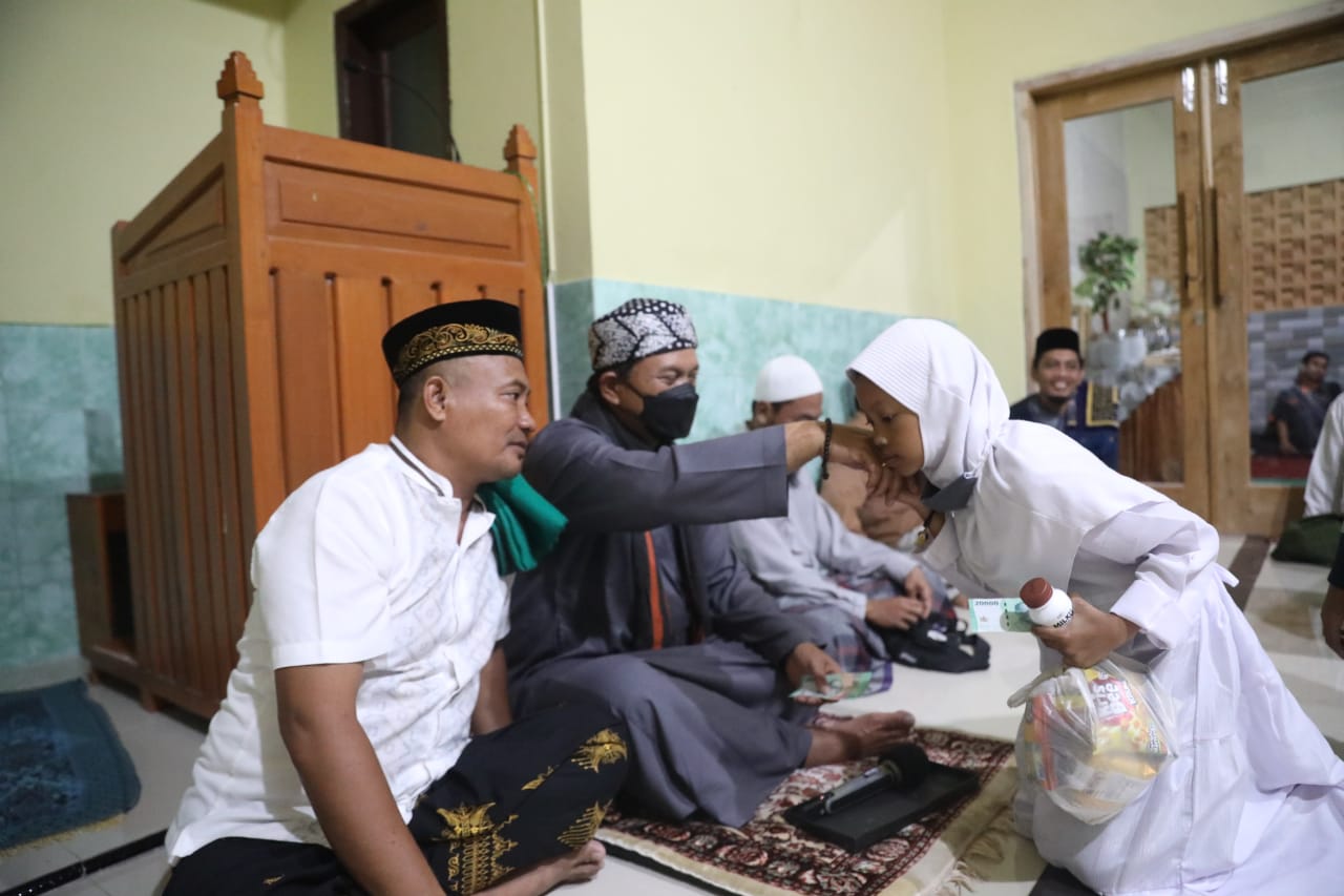 Foto 9 dari 11: Tarawih di Masjid Al-Fitri, Wali Kota Ajak Jamaah Perbanyak Ibadah di Bulan Suci