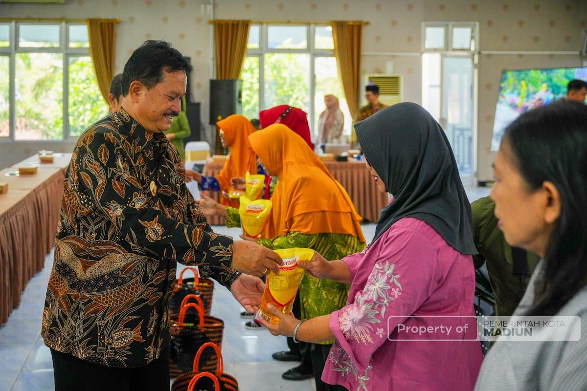 Foto 6 dari 9: Sosialisasi Cinta, Bangga, dan Paham Rupiah Kepada Masyarakat, Wali Kota: Orang Indonesia Harus Cinta Rupiah