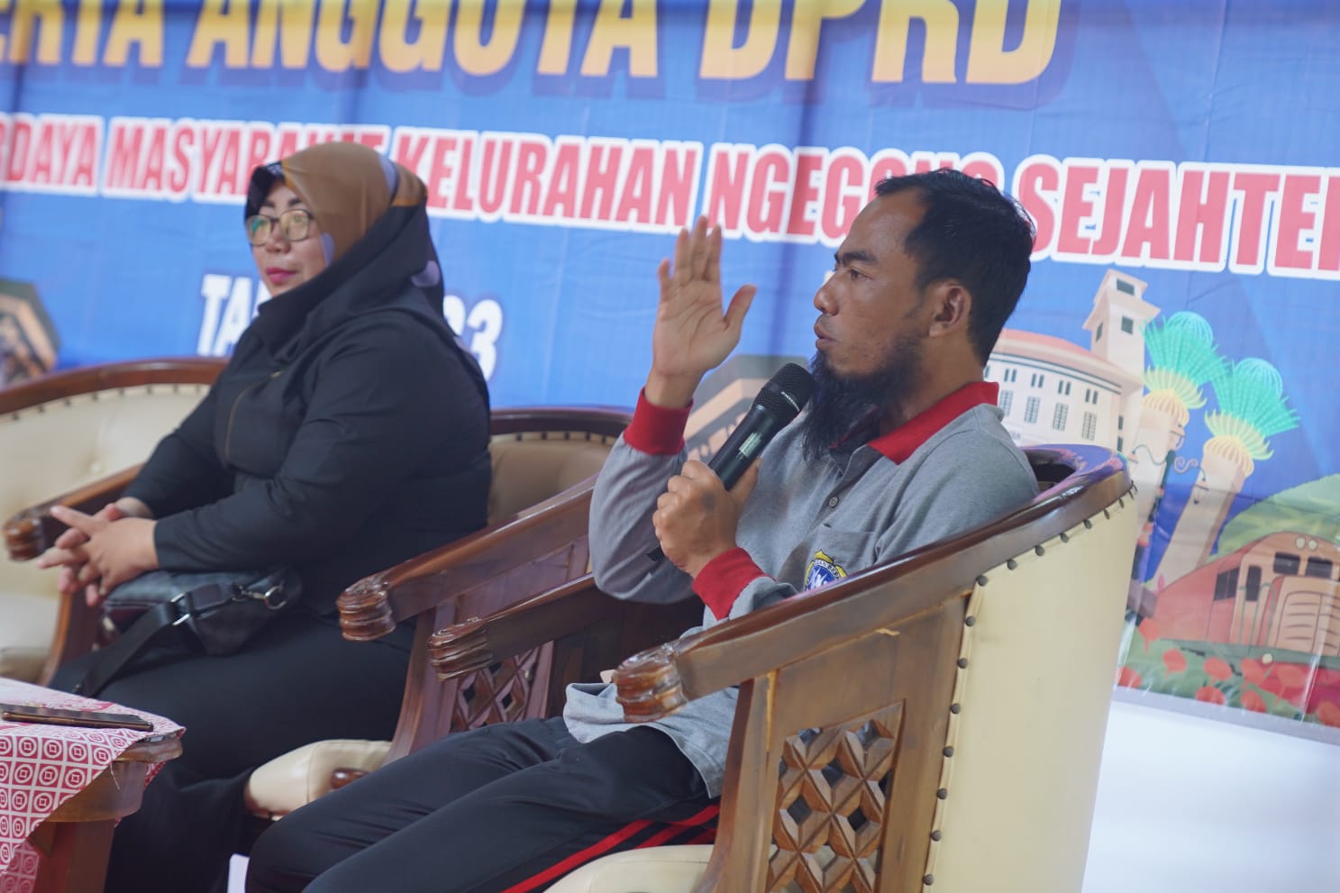 Foto 7 dari 10: Sambangi Warga di Kelurahan Ngegong, Wali Kota Ajak Warga Jaga Kerukunan dan Aktif Ikuti Pembangunan