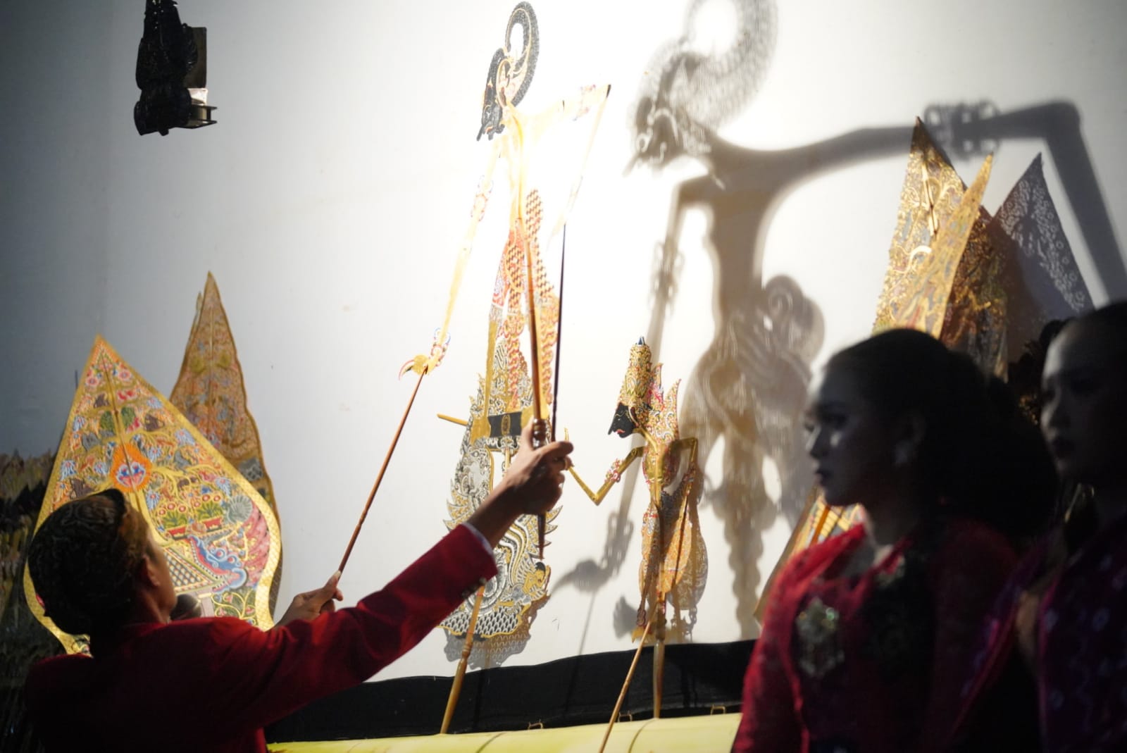 Foto 12 dari 13: Hadiri Pagelaran Wayang Kulit Hari Jadi Magetan, Wali Kota: Sekaligus Ajang Promosi Destinasi Wisata