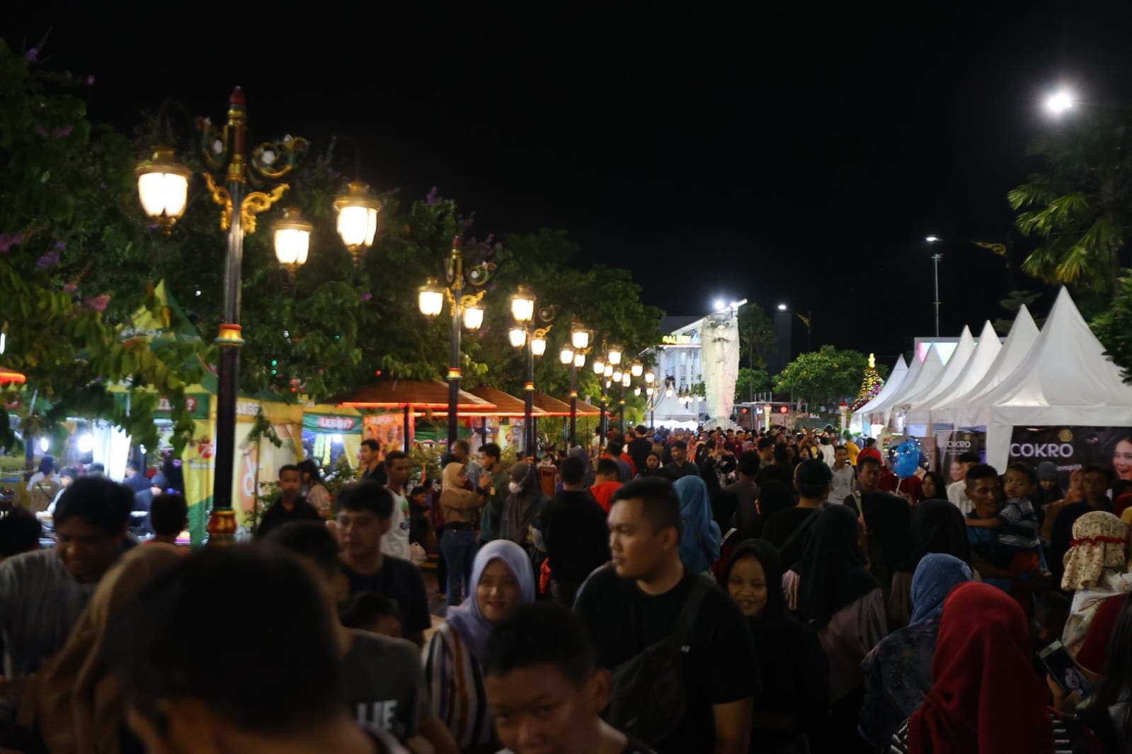 Foto 1 dari 9: Tumplek Blek di Kawasan Wisata Dunia