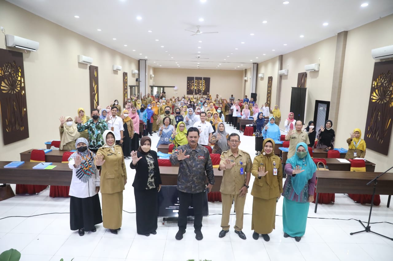 Foto 10 dari 10: Hadiri Bimtek Pengelolaan Perpustakaan Sekolah, Wali Kota Targetkan Seluruhnya Terakreditasi A