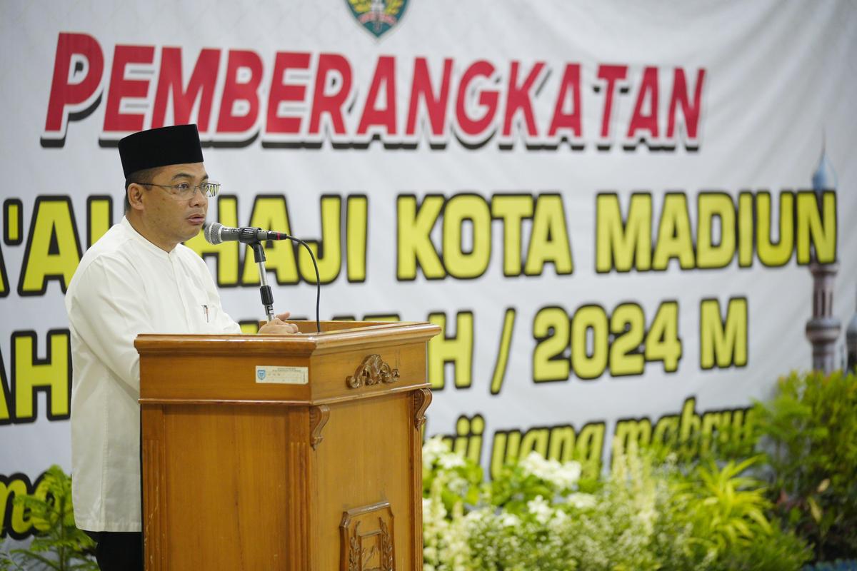 Foto 1 dari 8: Melepas CJH Ke Tanah Suci, Pj. Wali Kota Pesan Jaga Kesehatan