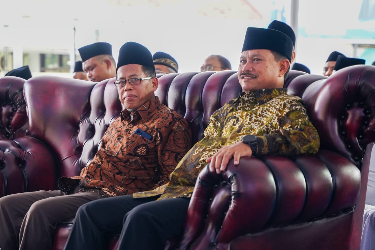 Foto 5 dari 8: Hadiri Pelantikan PD Muhammadiyah Dan Aisiyah Kota Madiun, Wali Kota Harap Organisasi Terus Berkembang Seiring Perubahan Zaman