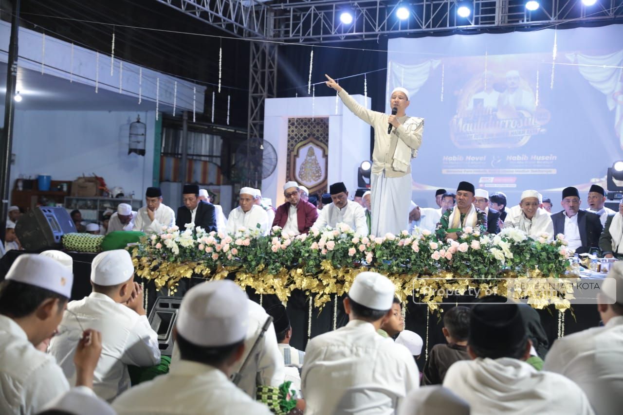 Foto 4 dari 16: Hadiri Peringatan Maulid Nabi Muhammad SAW, Wali Kota Ajak Masyarakat Tingkatkan Iman dan Taqwa