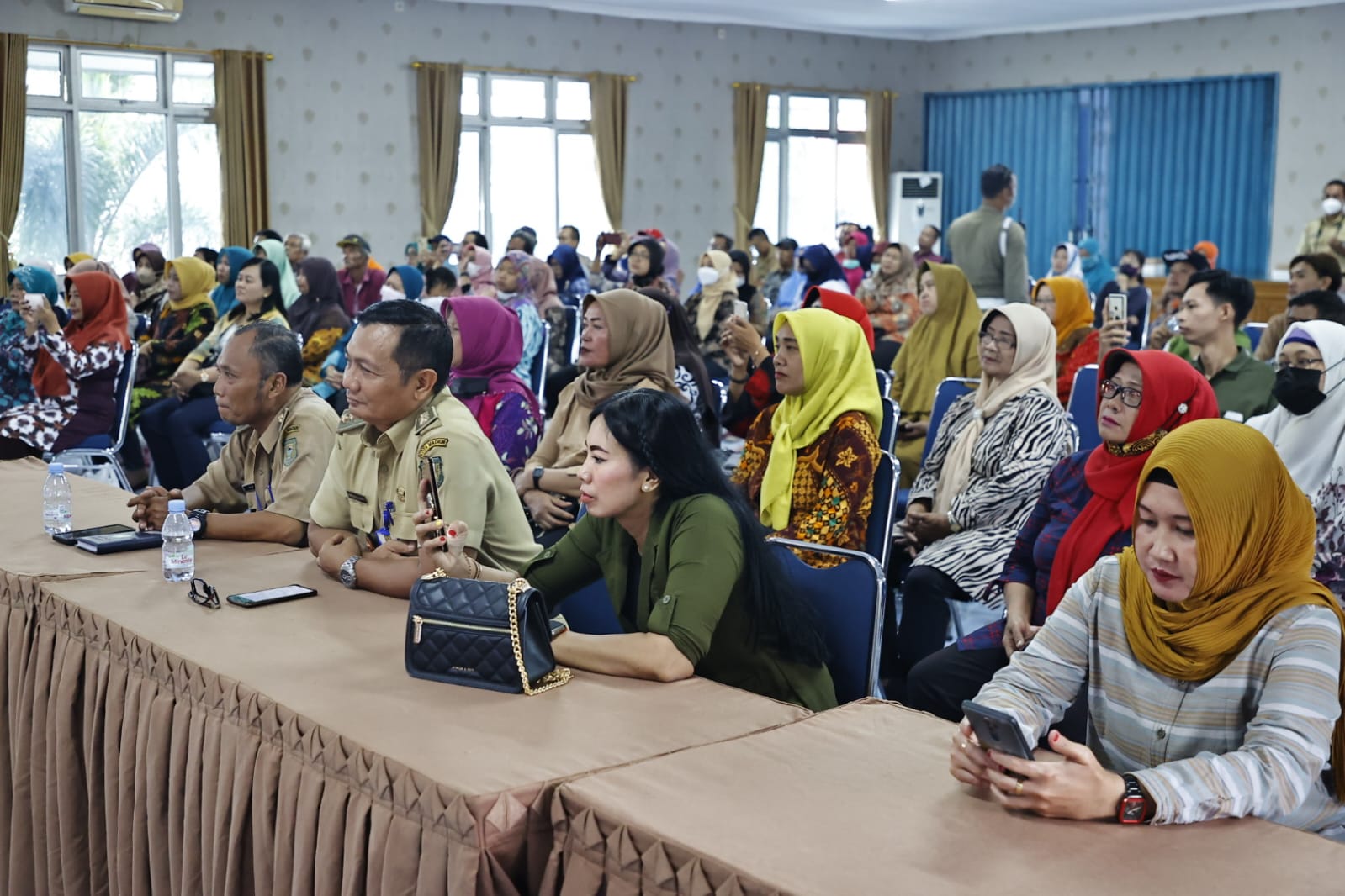 Foto 3 dari 8: Tatap Muka dengan Masyarakat Kartoharjo, Wali Kota-DPRD Serap Aspirasi Melalui Program Ngopi
