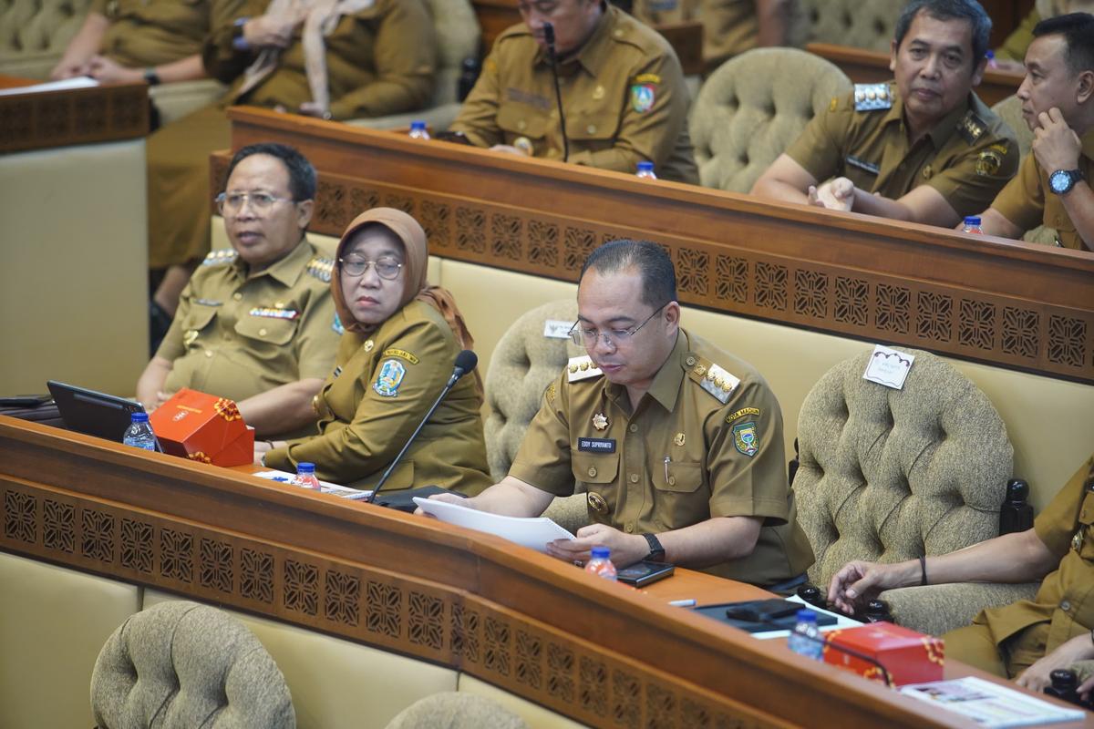 Foto 5 dari 14: Pj Wali Kota Ikuti Rapat Kerja dan RDP Bersama Komisi II DPR RI, Bahas Persiapan dan Kesiapan Pilkada