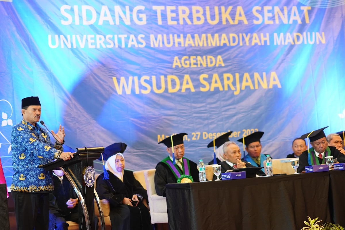 Foto 1 dari 9: Hadiri Wisuda UMMAD Madiun, Wali Kota Harap Ilmu yang Didapat Bermanfaat