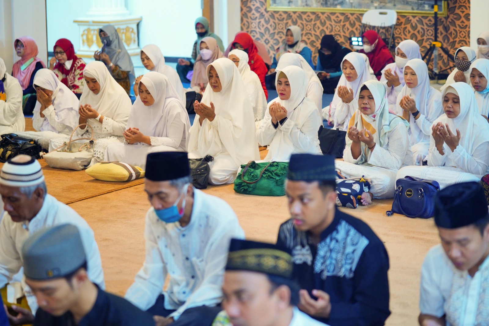 Foto 2 dari 2: Iringi Perjalanan Ibadah Jamaah Haji, Wali Kota Instruksikan Masjid/Musala Gelar Doa Bersama Tiap Malam Jumat