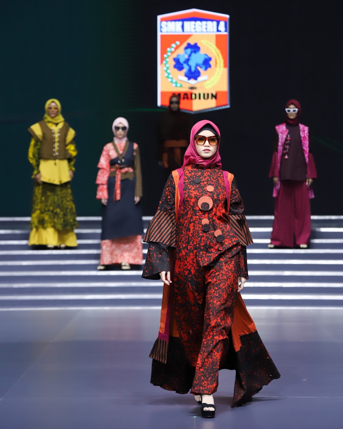 Foto 2 dari 4: Bikin Bangga! Karya Siswi SMKN 4 Kota Madiun Ini Tampil di Event Internasional IN2MF
