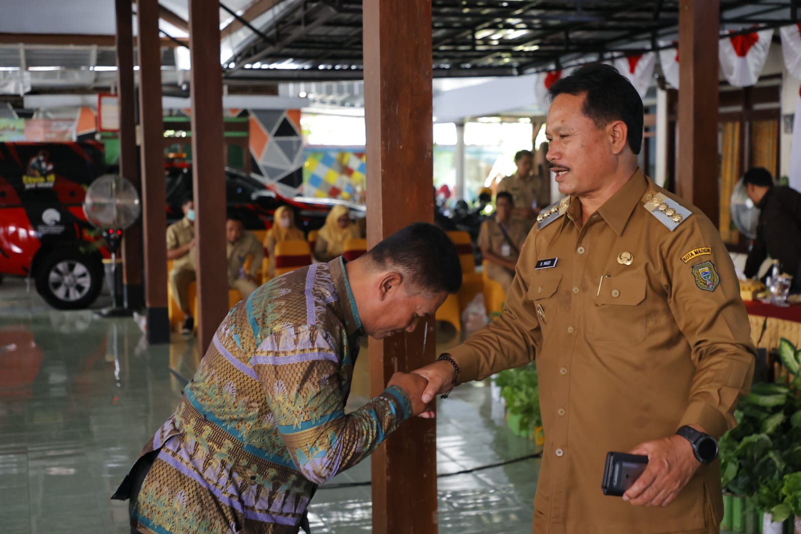 Foto 9 dari 10: Bertemu Masyarakat di Kelurahan Manisrejo, Wali Kota Ajak Warga Aktif dan Dukung Pembangunan