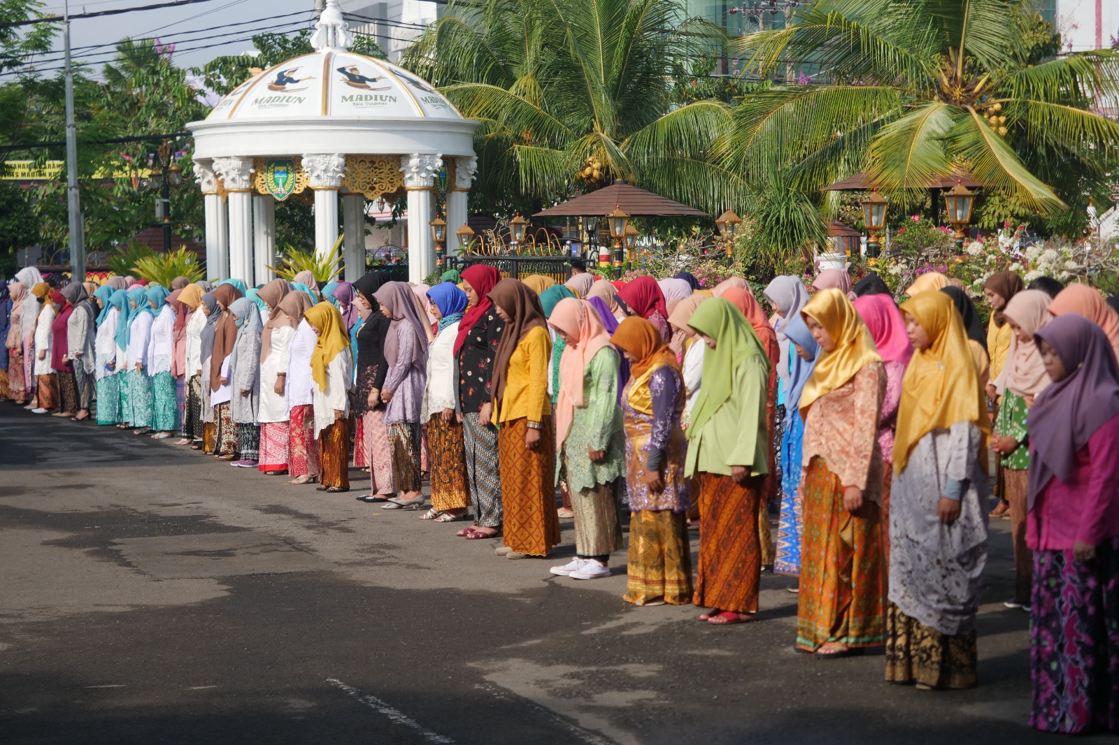 Foto 3 dari 10: Peringatan Hari Kartini, Wali Kota Ajak Tingkatkan Partisipasi Tapi Jangan Lupakan Kodrat Sebagai Perempuan