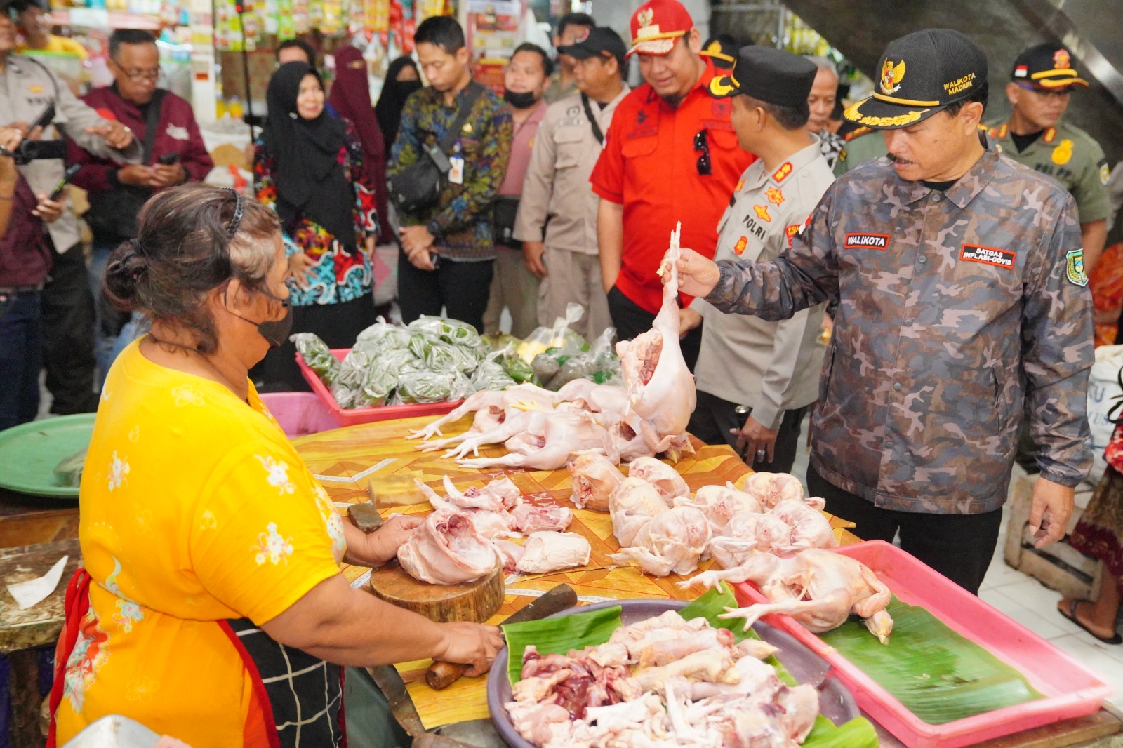 Foto 7 dari 10: Jamin Kesiapan Lintas Sektor Hadapi Lebaran, Wali Kota Cek Sejumlah Obyek Vital