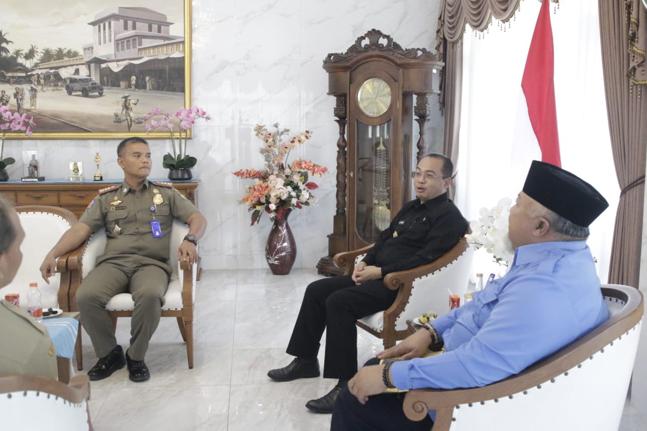 Foto 9 dari 11: Terima Dua Audiensi, Pj Wali Kota Bahas Pelantikan Pengurus Kwarcab Pramuka Hingga Proyek Strategis Pemkot Madiun