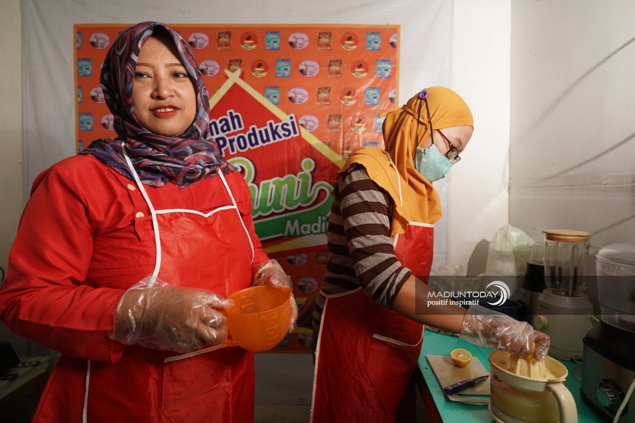 Foto 7 dari 7: Miliki Sertifikat Keamanan Pangan Standar Internasional, Jamu Sri Maryani Siap Rambah Pasar Global