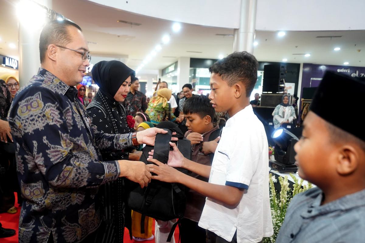 Foto 4 dari 13: Buka Kemilau Batik Nusantara, Pj Wali Kota Ingin Batik Semakin Dikenal dan Dicintai