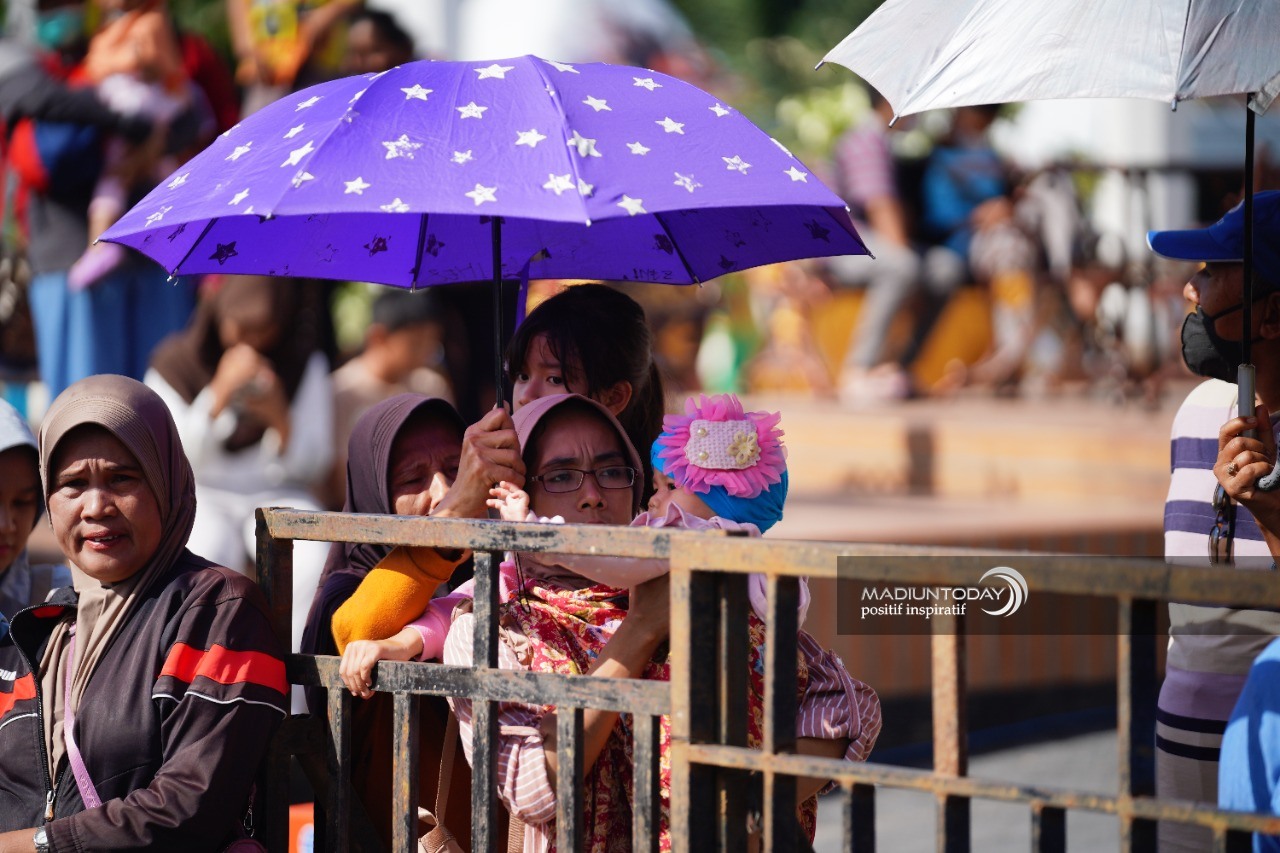Foto 5 dari 9: Animo Luar Biasa, Parade Nusantara Geliatkan Perekonomian Sekaligus Ajang Promosi Kota