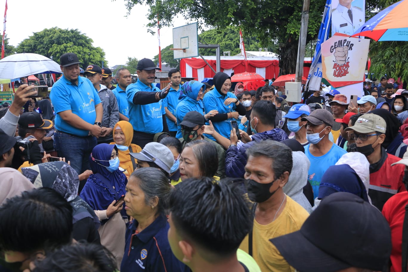 Foto 3 dari 10: Berangkatkan Peserta Fun Walk, Wali Kota Apresiasi Semangat Peserta