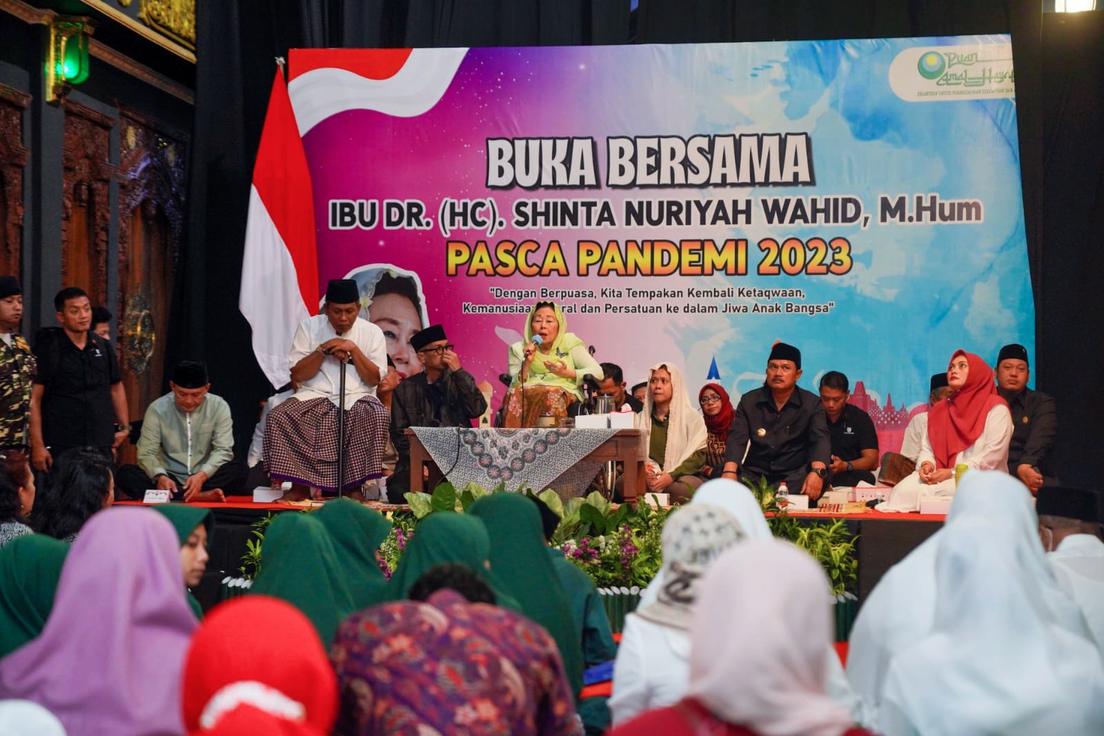Foto 1 dari 8: Sambut Kedatangan Sinta Nuriyah Wahid, Wali Kota Ajak Masyarakat Teladani Gus Dur