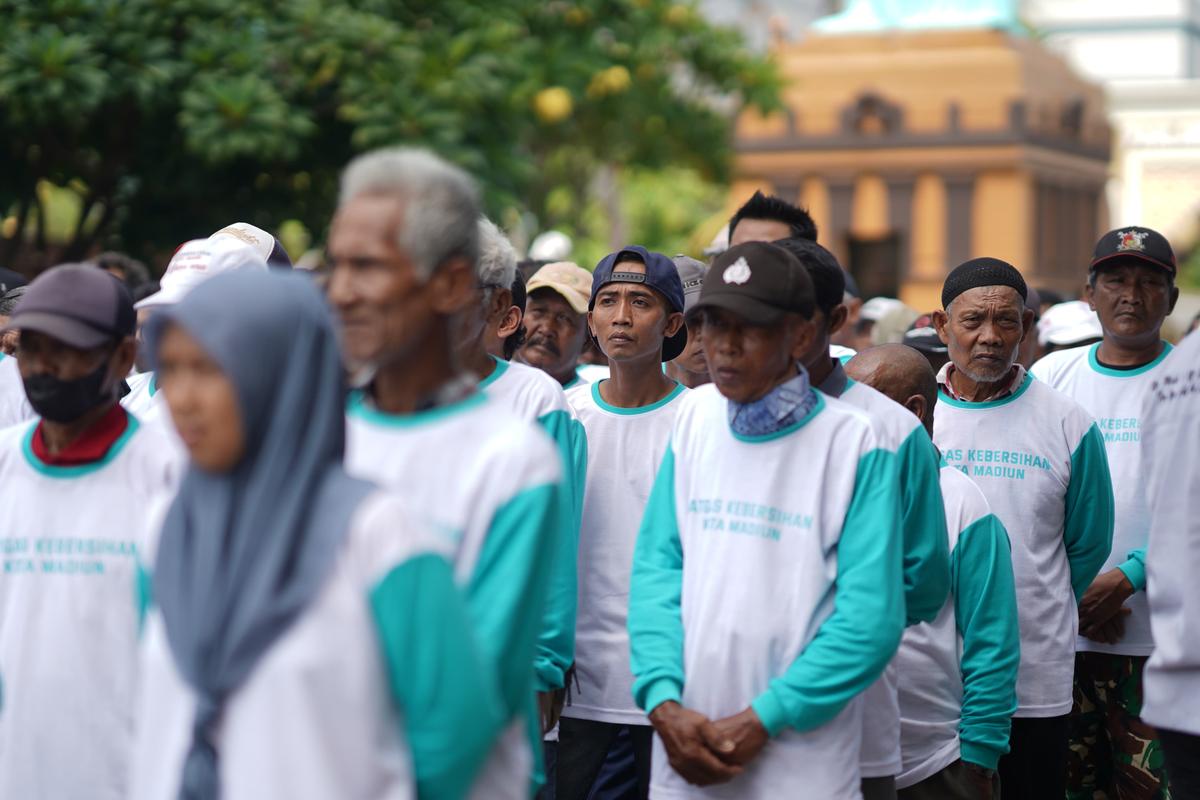 Foto 3 dari 9: Apel Peringatan Hari Peduli Sampah Nasional, Wali Kota: Petugas Sampah Itu Pahlawan Lingkungan
