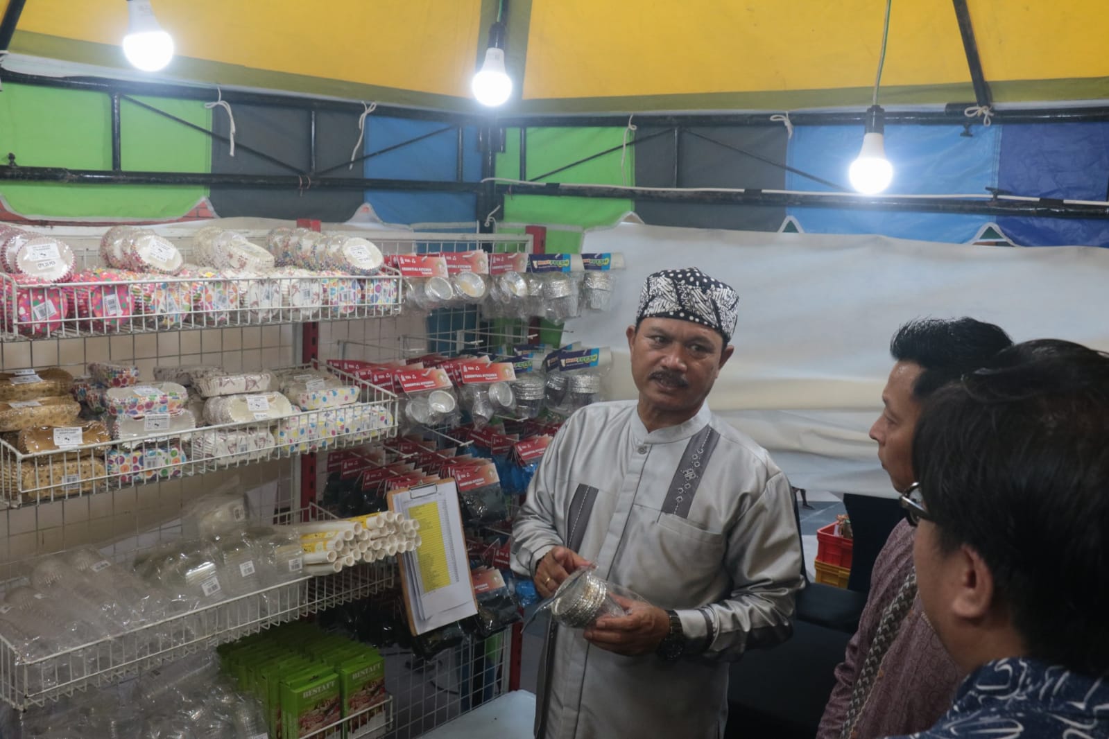 Foto 14 dari 17: Buka Festival Ramadan Bluder Cokro, Wali Kota Harap UMKM Kota Go Internasional